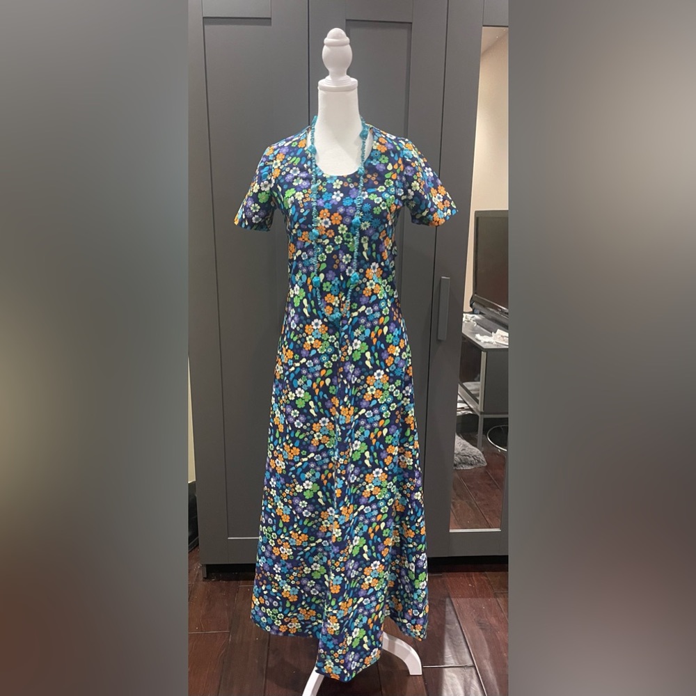 Vintage 60’s /70’s Groovy Flower Dress